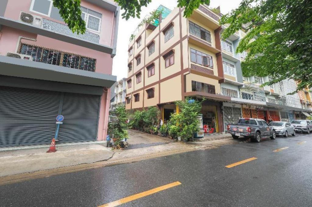 Oyo 935 The Palm Apartment Banguecoque Exterior foto